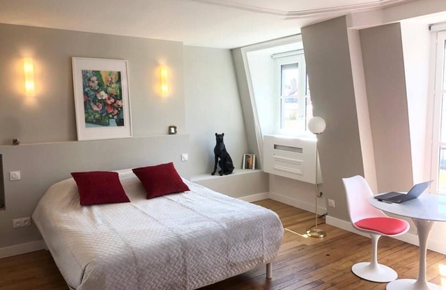 Celect'View Air-conditioned Suite White