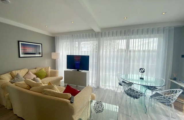 Celtic Lodge - Kinsale pet-friendly gem with EV charger