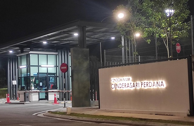 Center of Johor Bahru, next to Singaporen1.5km to Larkin Sentral Bus Terminal