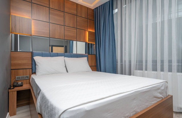 Center Suite