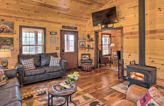 Centerville Cabin Rental: 68 Mi to Nashville!