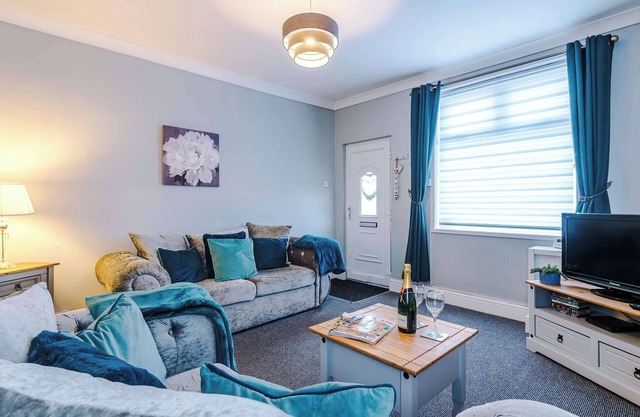 Central 2 Bed Home in Crewe, Perfect for Business!