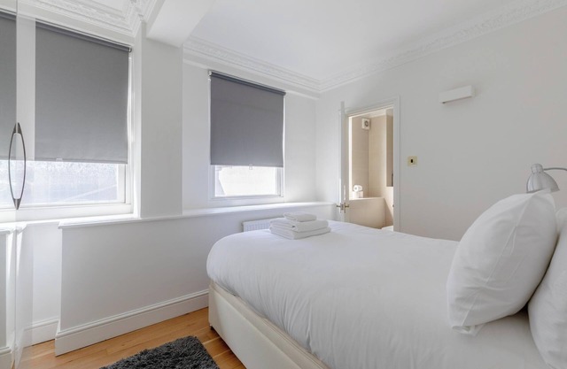 Central 2BD Flat, 10 Mins to Buckingham Palace!
