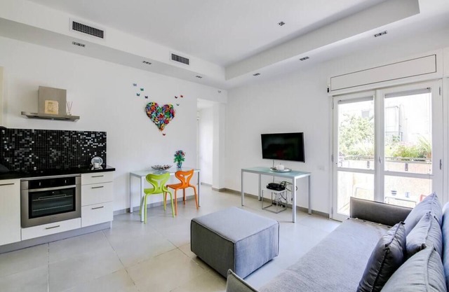 Central 2BR in Ben Yehuda by Holiday-rentals