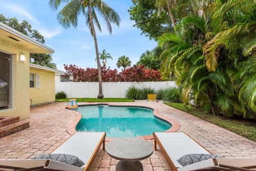 Central 4BD Getaway - Pool - Games - Beach Nearby