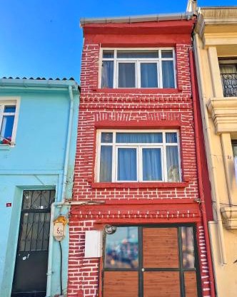 Central 5 Bedroom 5 Bathroom, Newly Renovated Villa at the heart of the city