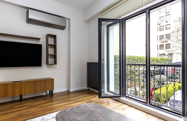 Central and Modernly Furnished Flat in Sisli