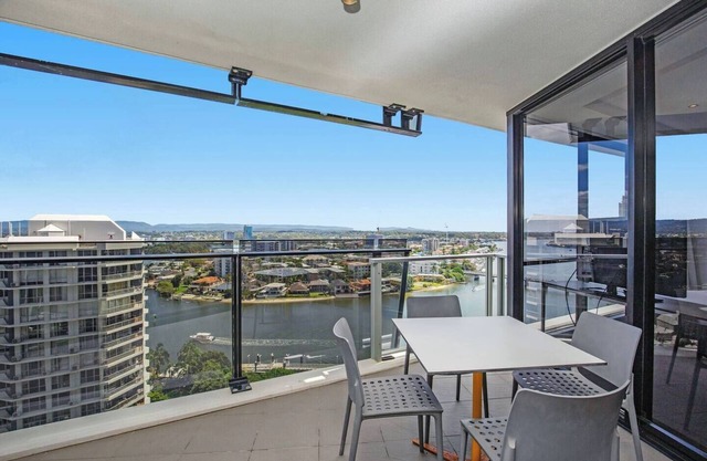 Central and Scenic Riverside Retreat at Surfers