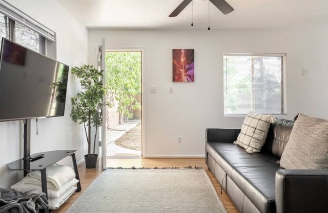 Central Apartment w/full washer and dryer