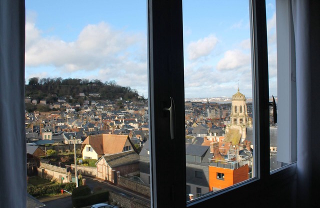 Central apartment with view and parking space