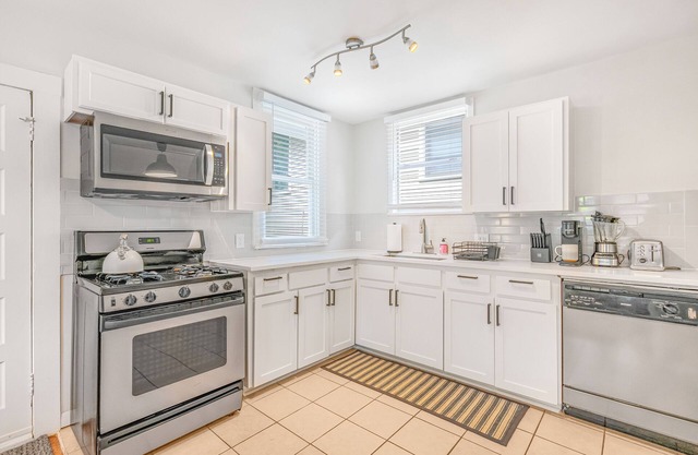 Central Austin Hyde Park 1 Bed 1 Bath Apartment