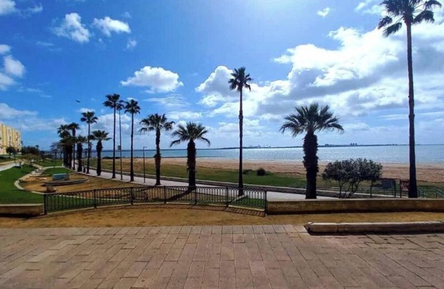 Central & Beachside Apartment in Puerto Real – A/C & WiFi