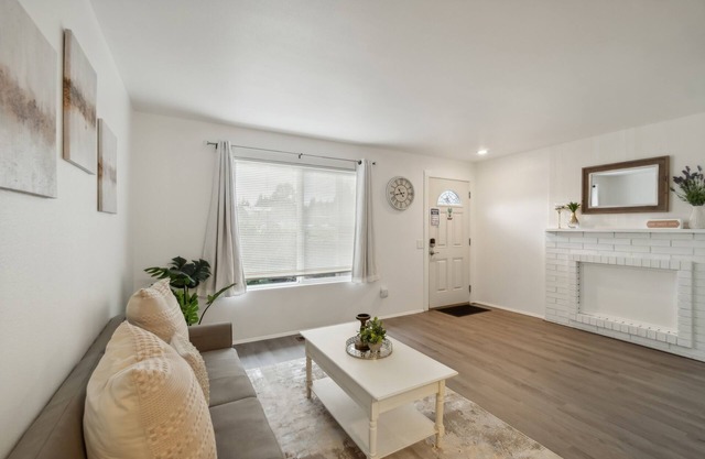 Central Bellevue Retreat 2 Bedroom Duplex