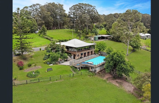 Central Coast Alpaca Farm Stay - On 5 secluded acres with pool