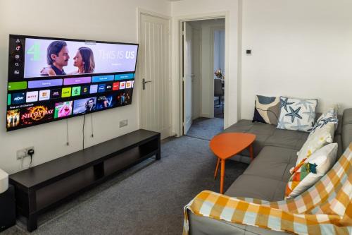 Central Coventry 2 Bed Apartment with Free Parking and 350mbps Wifi