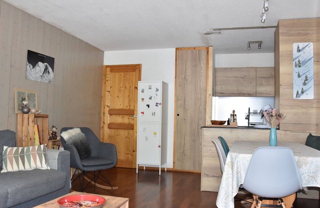 Central Family Haven - Cozy 3 Room Apt with Balconies, Near Shops & Ski Lifts