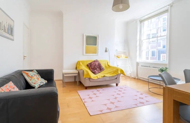 Central flat in lovely Candover street