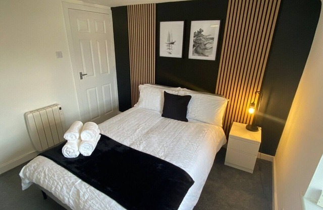 Central, free parking, free Netflix, stylish