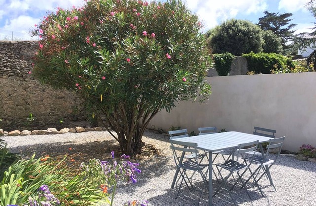 Central House with Garden and Courtyard in Le Palais