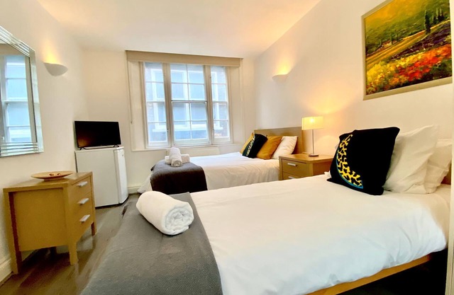 Central London 1 Bed Apt- Sleeps 3 & Pet Friendly