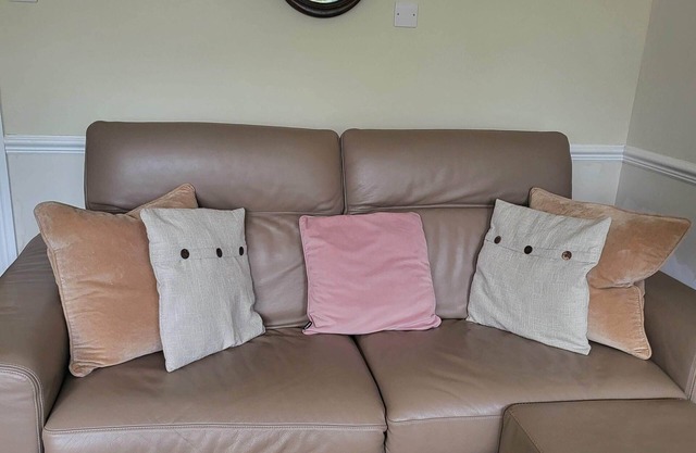 Central London home within walking distance of most travellers viewing sites.