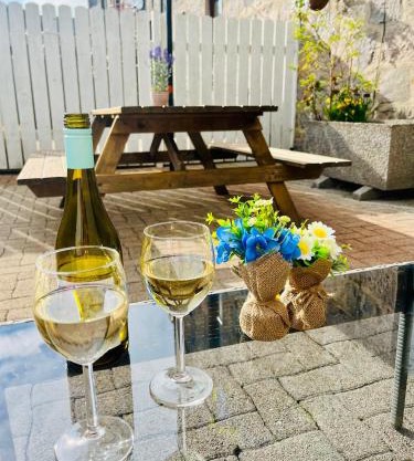 Central, Modern Apartment - Private Terrace - Dog Friendly
