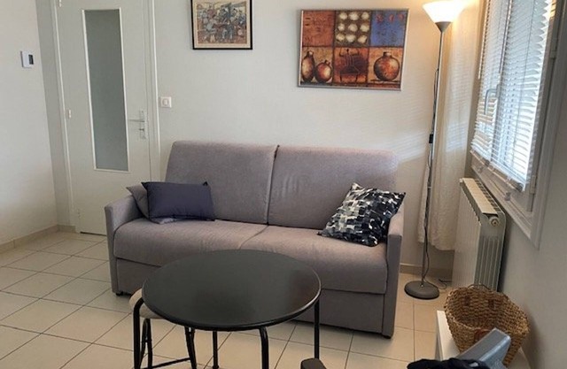 Central Royan Apartment with Garden, Steps from Beach