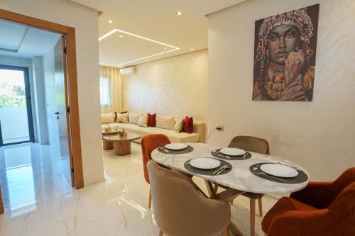 Central Stylish & Cosy Spacious 2 Bedrooms Apartment In The Heart Of Tangier Close To Ibnou Batouta Stadium