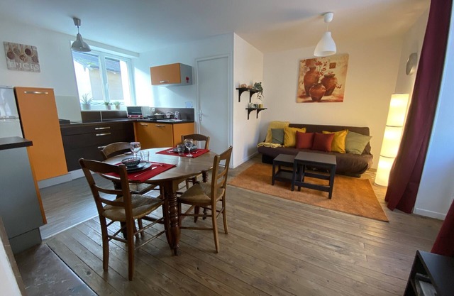 Central T2 in La Roche-Posay: Free Parking, WiFi, Laundry Access