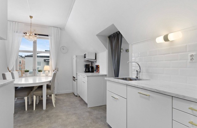 Central two bedroom apartment with everything needed!
