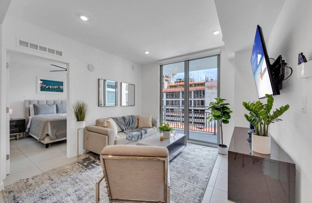 Centrally Located 2 BED in the Heart of Downtown