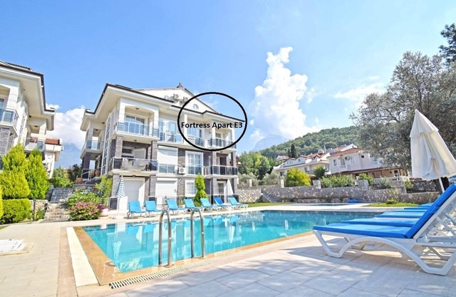 Centrally located 3 bed 3 bath apartment with FREE WIFI