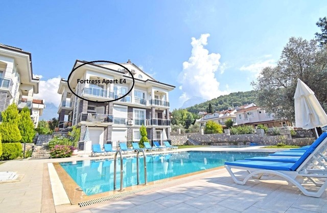 Centrally located 3 bed 3 bath apartment with FREE WIFI