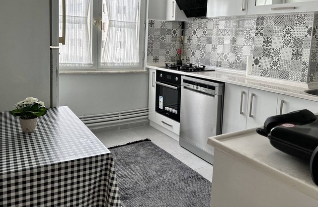 Centrally located, air-conditioned, family-friendly apartment