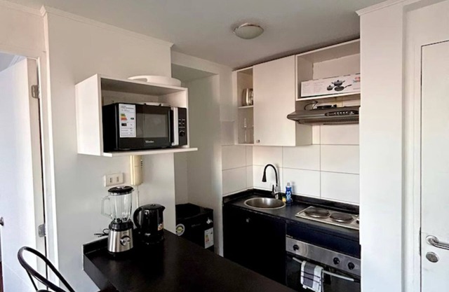 Centrally located apartment, fully equipped, with beautiful terrace, steps from the Metro.