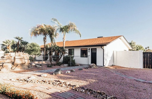 Centrally located cozy Studio in peaceful neighborhood!