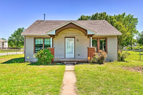 Centrally Located Lawton Home Dogs Welcome!