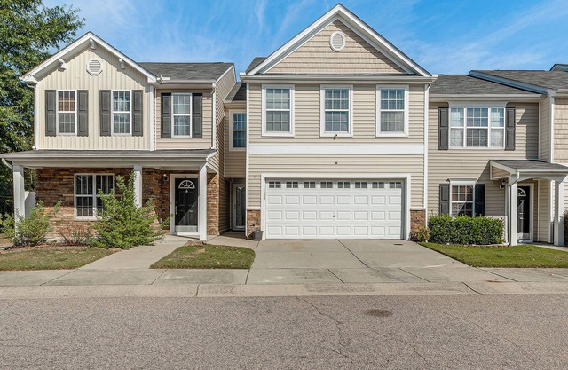 Centrally Located Raleigh Townhome w/ Pool Access