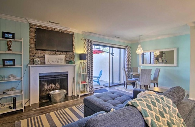 Centrally Located Townhome about 1 Mi to Bethany Beach
