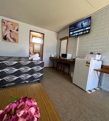 Century Motor Inn, Finley