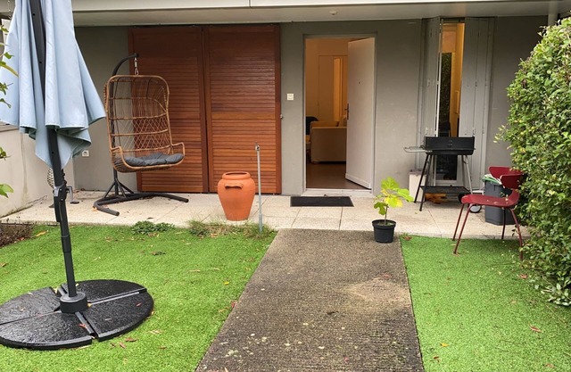Cergy Pontoise ESSEC green apartment