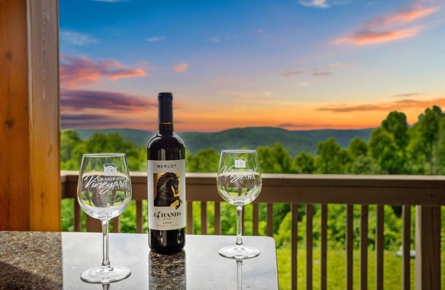 Chalakee Lodge C512- Mountain View, Gated Resort, Indoor/Outdoor Pools and Hot Tub, Fitness Area,.