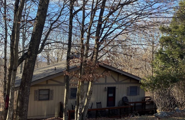 Chalet - 2 king bed, 2ba, Ski, Golf, Tennis, Hike, Mountain Bike, Fish.