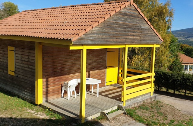 Chalet '6 Personnes Mimosa price Weekend' with Mountain View, Shared Pool and Wi-Fi