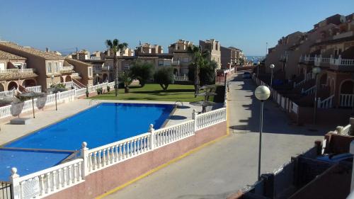 Chalet Adosado Junto A La Piscina, Gran Alacant