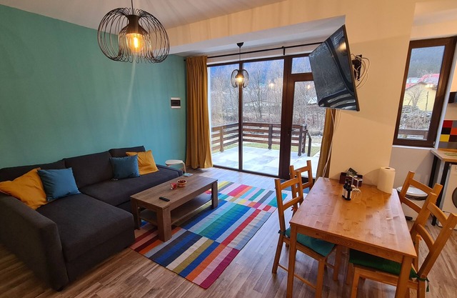 Chalet Cati Riverfront and Mountain View | Baby Crib