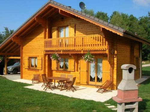 Chalet chaleureux avec sauna, terrain, terrasse et babyfoot à Saint-Nabord - FR-1-589-255
