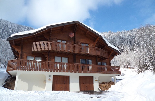 CHALET CHATEL at the foot of the Linga slopes 4 rooms 8 persons