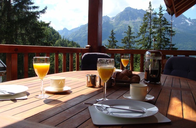 Chalet Clementine offers skiing luxury in Oz en Oisans part of Alpe d'Huez area.