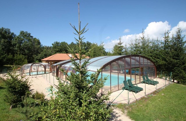 Chalet "Dahlia Pour 12 Prix Semaine" with Mountain View, Shared Pool & Wi-Fi